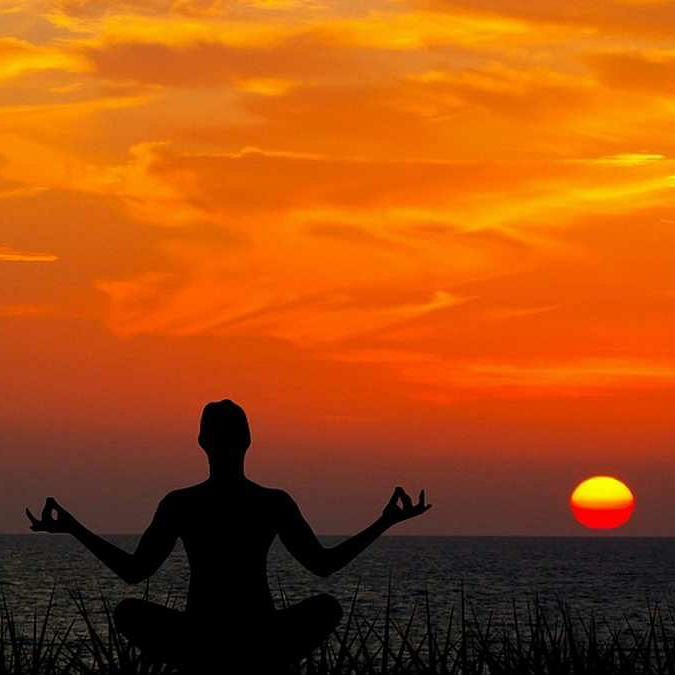 Meditatie la apus de soare
